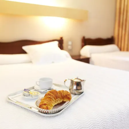 Hotel De Paris Bagnères-de-Luchon