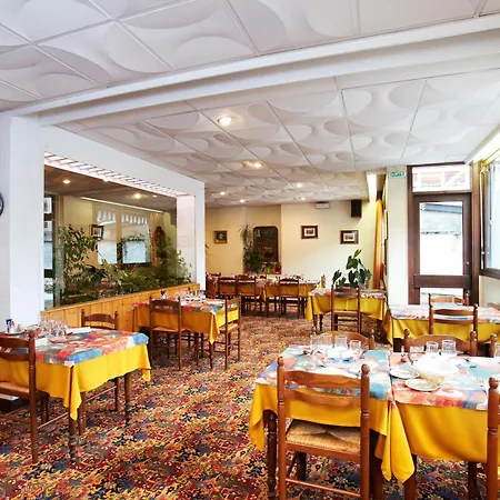 מלון De Paris 2*